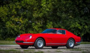Ferrari ritkaságok kalapács alatt