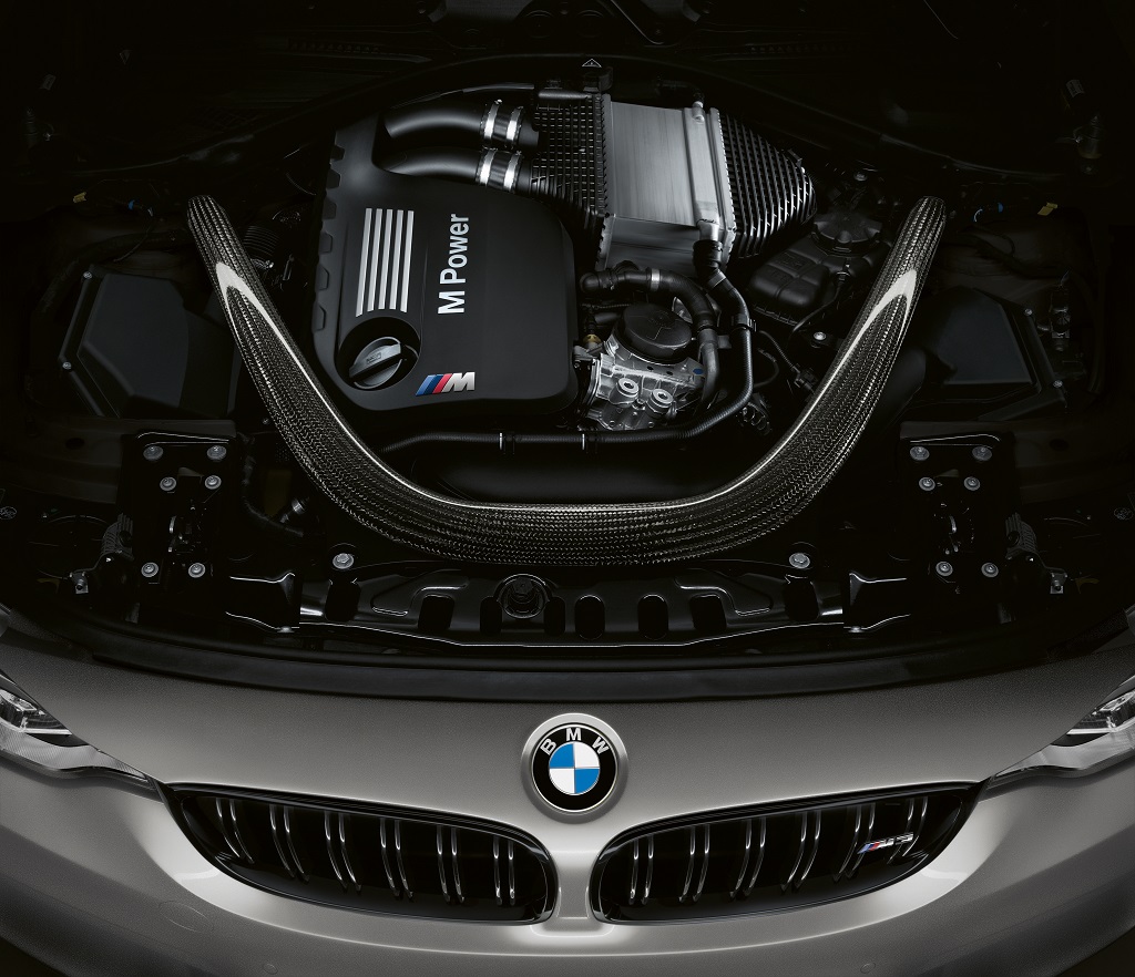 új BMW M3 CS