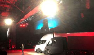TESLA kamion