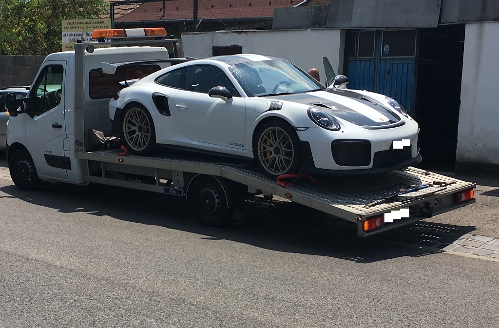 Porsche a tréleren