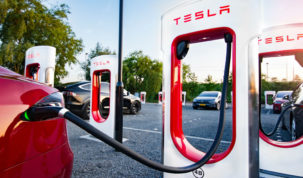 több mint 400 Tesla Supercharger van Európában