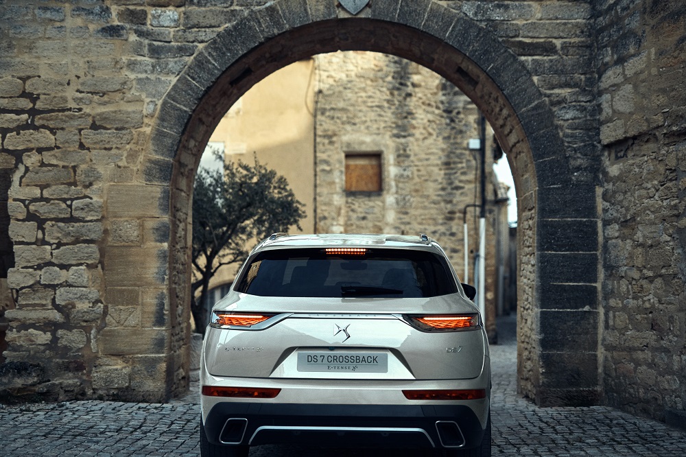 DS 7 Crossback E-Tense 4x4 – Nagy teljesítményű francia hibrid 