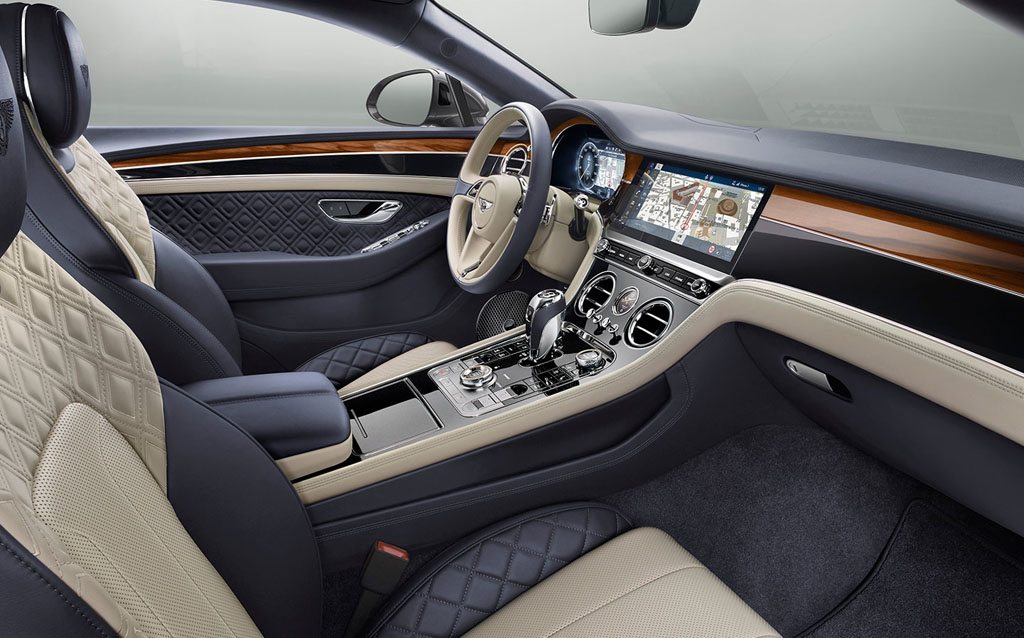 A Bentley folytatja a villamosítást