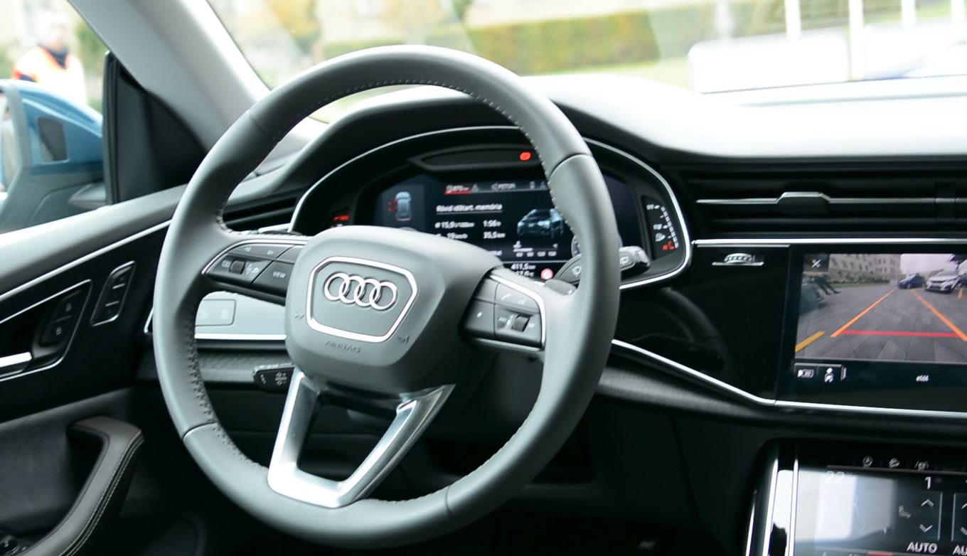AUDI Q8 próbakör