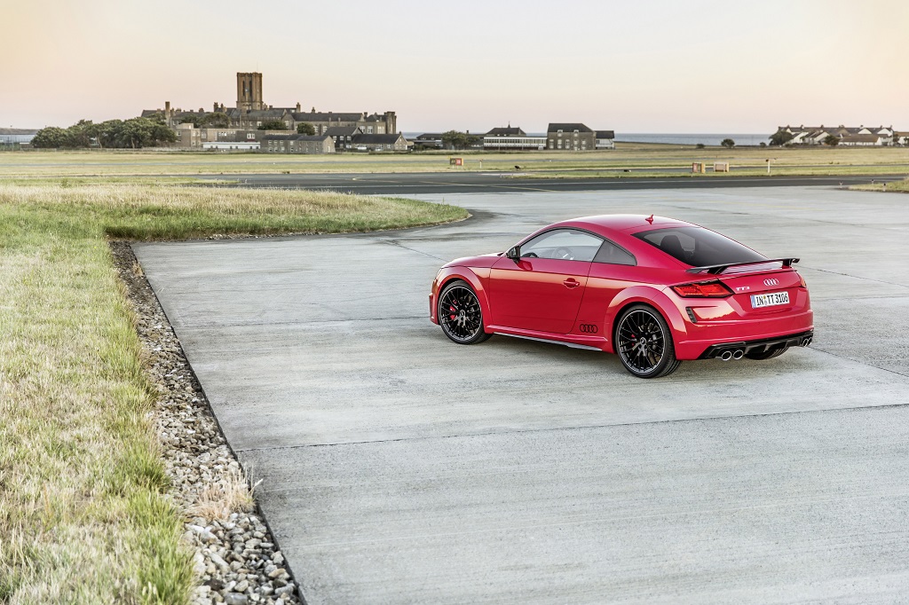 új Audi TTS