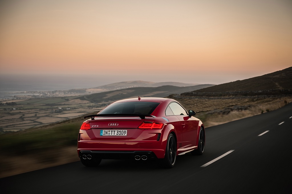 új Audi TTS