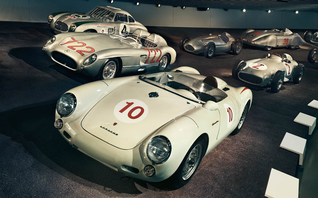 Mit keres egy Porsche a Mercedes múzeumban?