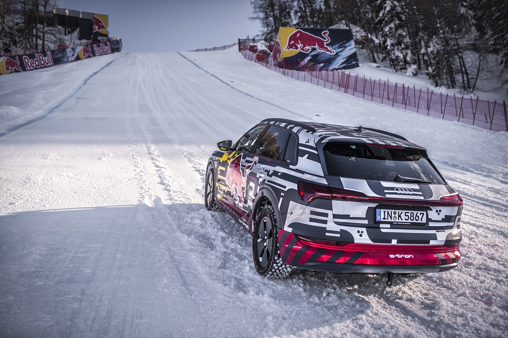 Audi e-tron a sípályán