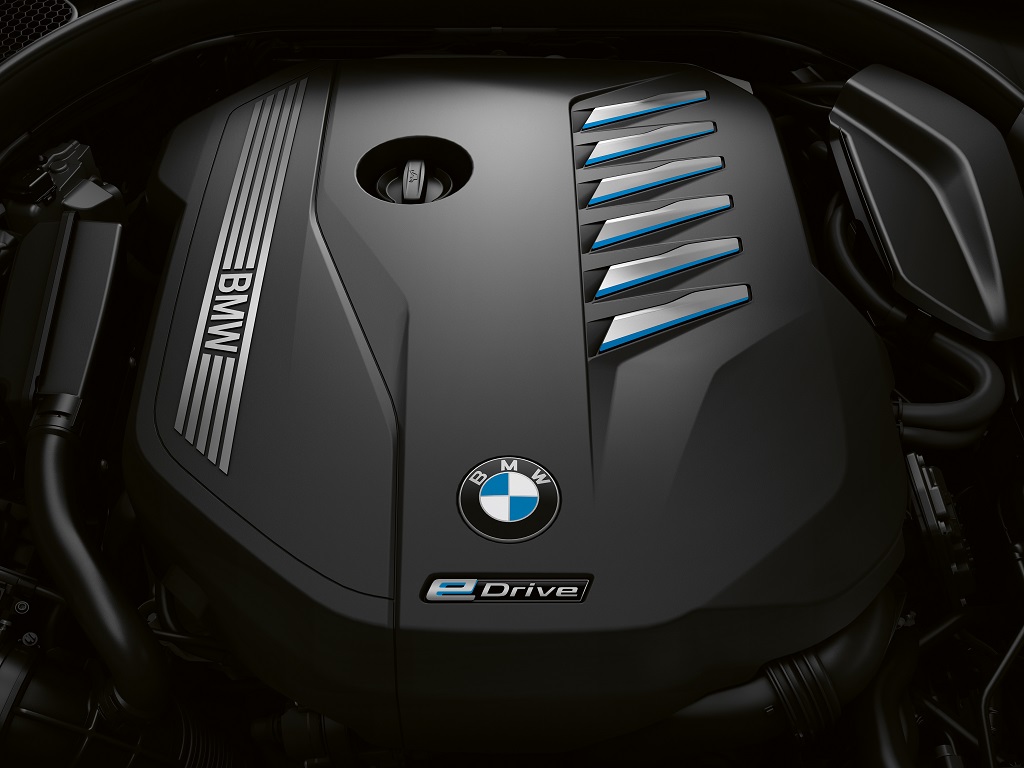 új BMW 7 plug-in hibrid