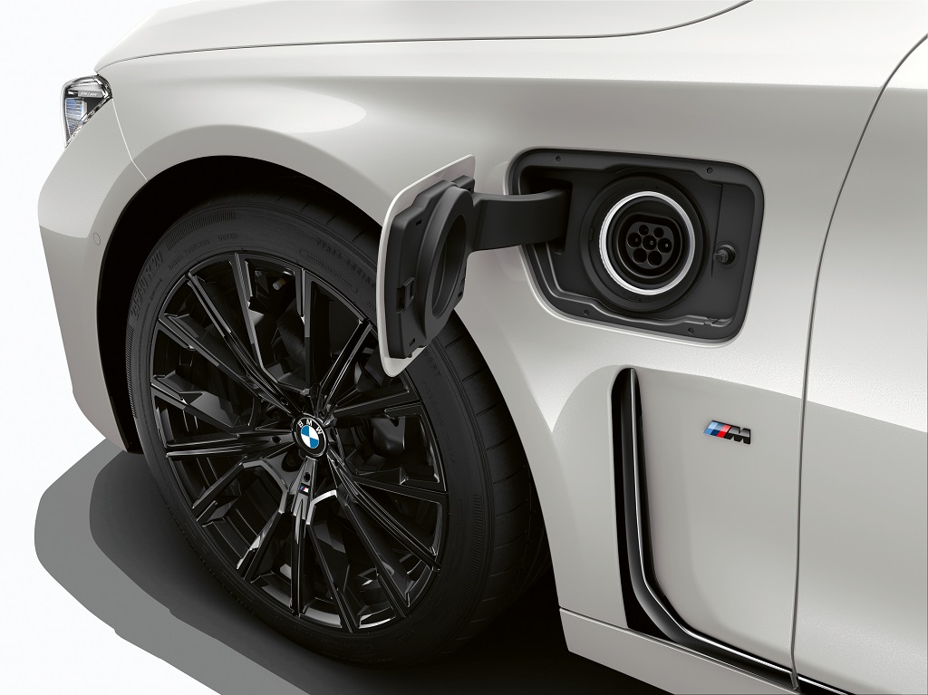 új BMW 7 plug-in hibrid