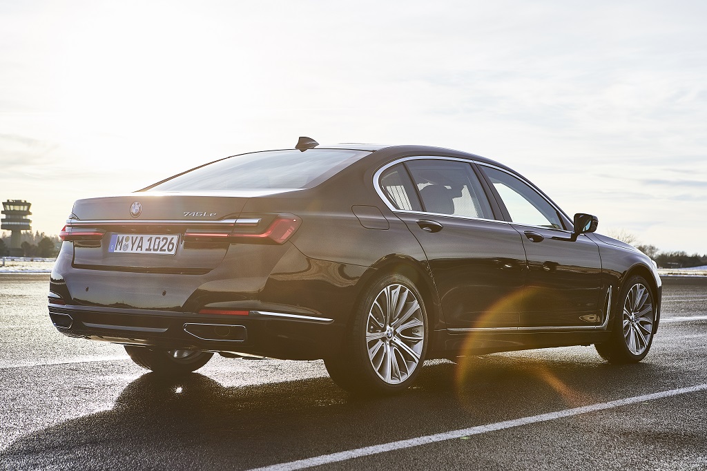 új BMW 7 plug-in hibrid
