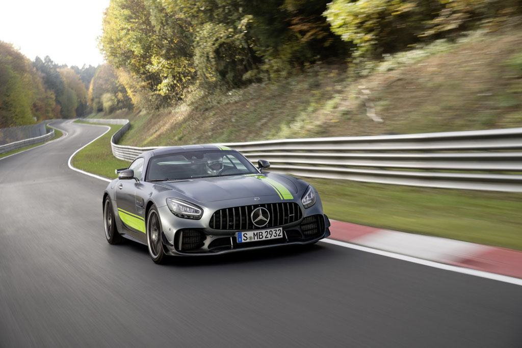 Mercedes-AMG GT R Pro – Versenyre termett