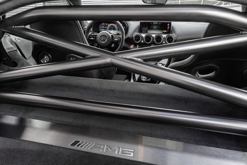 Mercedes-AMG GT R Pro – Versenyre termett