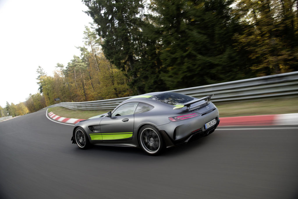 Mercedes-AMG GT R Pro – Versenyre termett