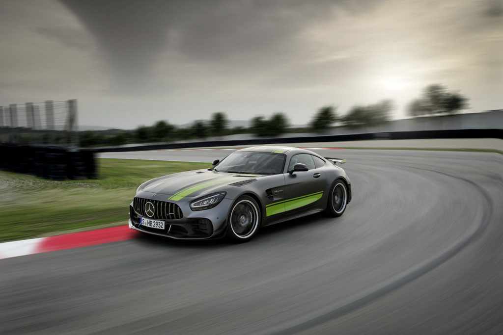 Mercedes-AMG GT R Pro – Versenyre termett