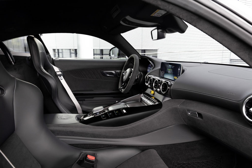 Mercedes-AMG GT R Pro – Versenyre termett
