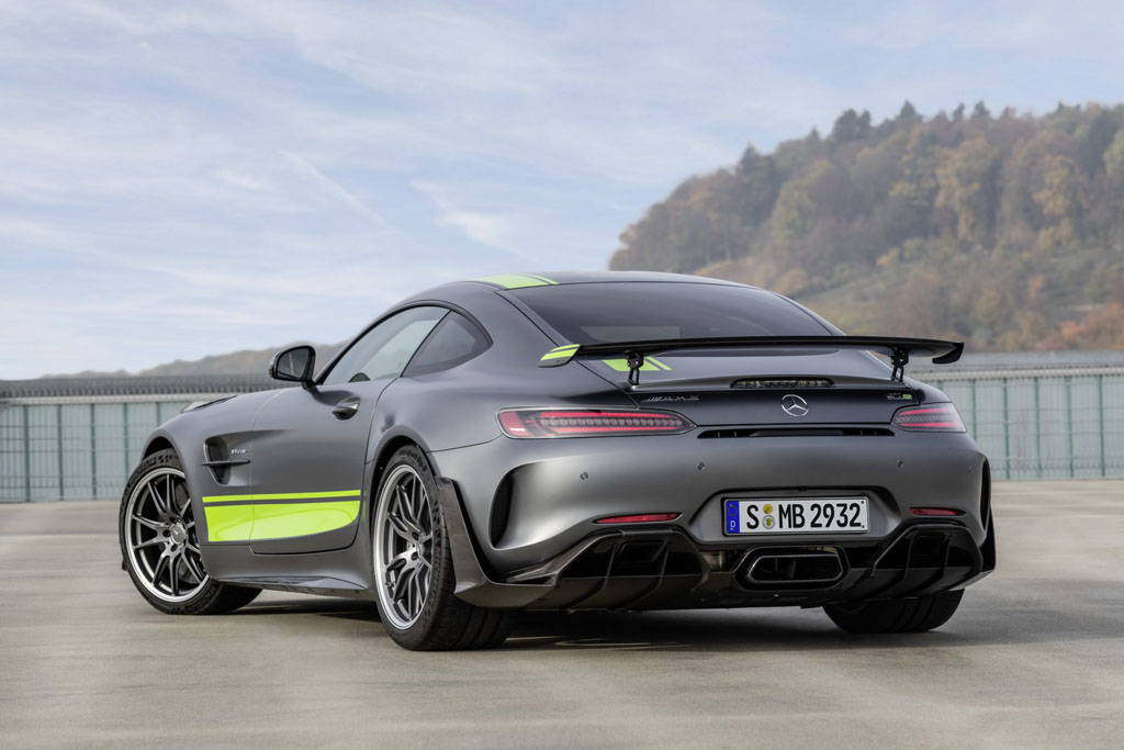 Mercedes-AMG GT R Pro – Versenyre termett