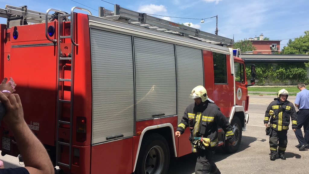 Szirénázó tűzoltóautók