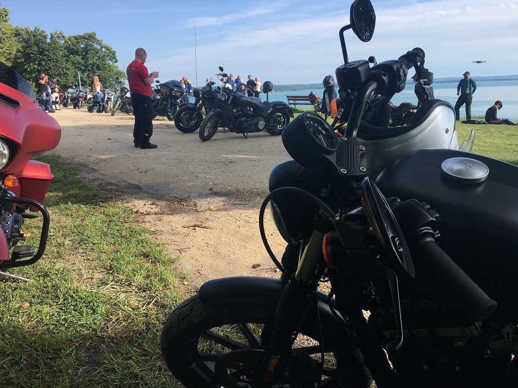 Harley-vel a Balatonnál