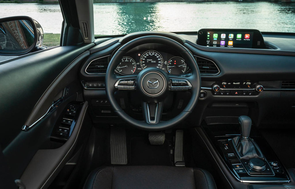 Mazda CX-30 közeledik