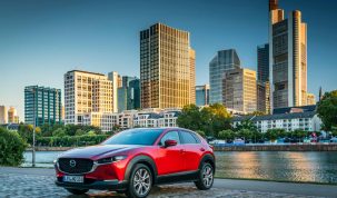 Mazda CX-30 közeledik