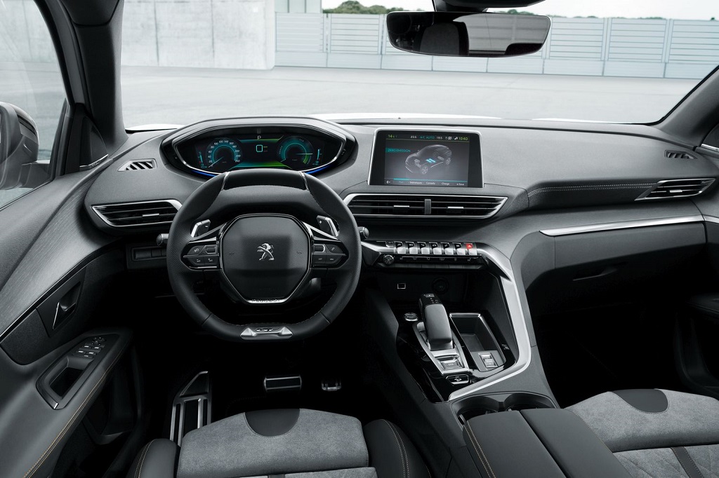 Hibrid Peugeot 300 lóerővel