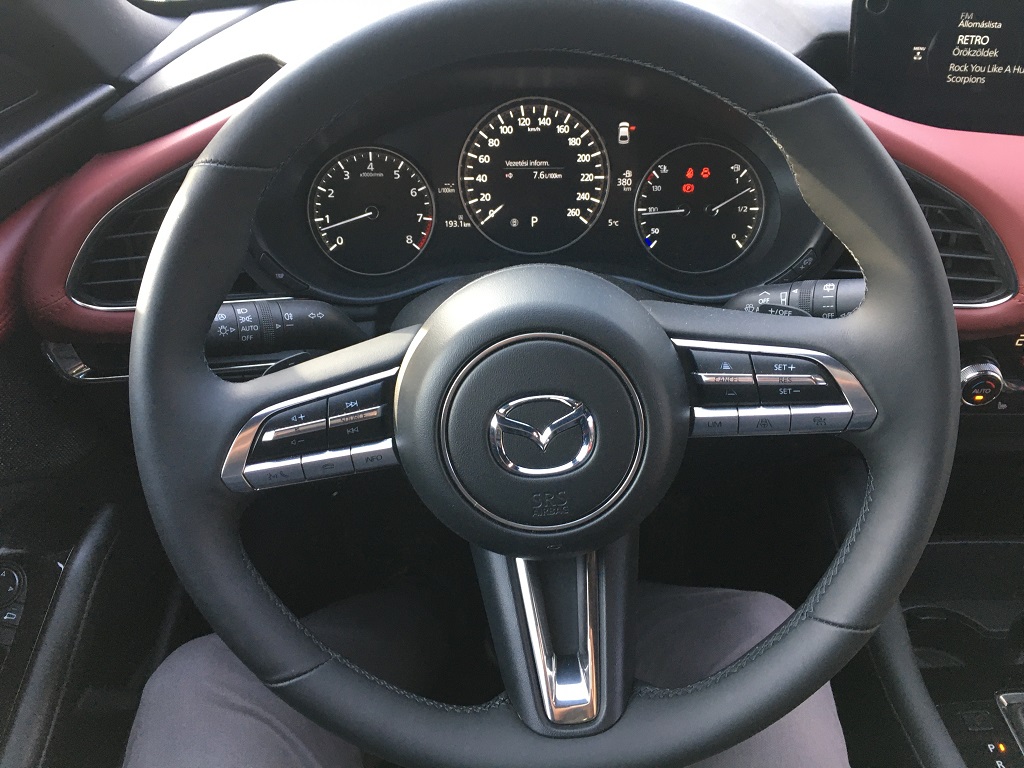 Mazda 3 teszt