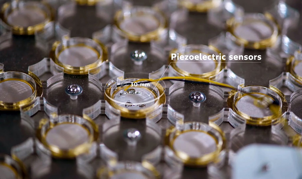 Zajjal töltik az elektromos Peugeot-t