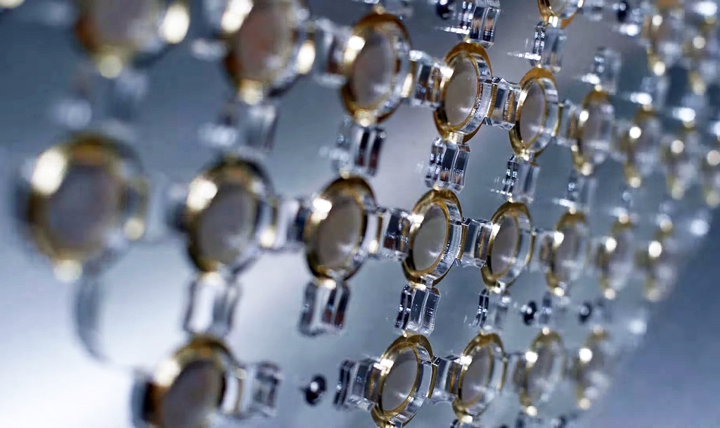 Zajjal töltik az elektromos Peugeot-t