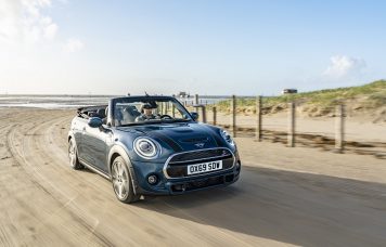 Mini Cabrio Sidewalk