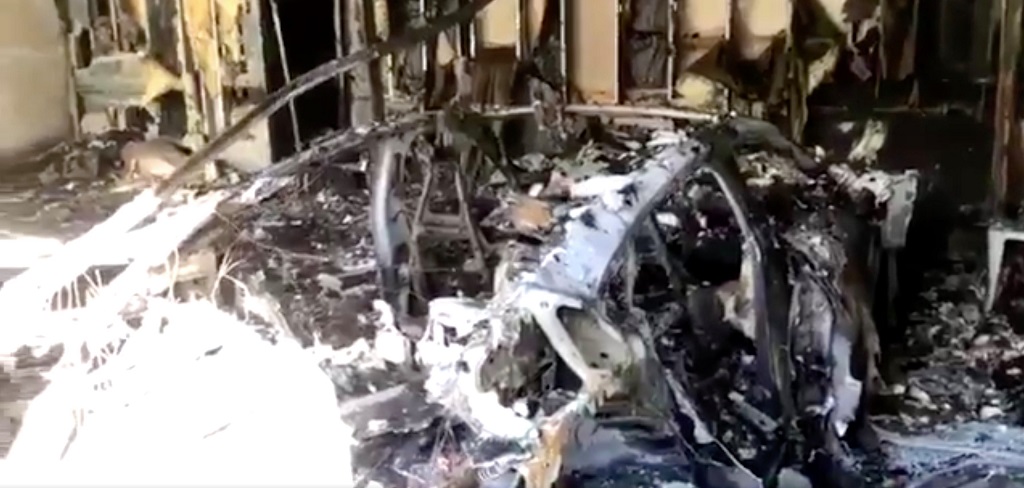 kigyulladt egy Porsche Taycan