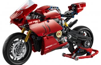 LEGO TECHNIC Ducati Panigale V4 R