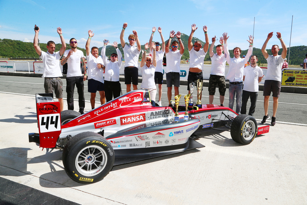 Gender Racing Team