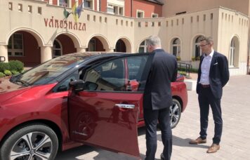 Nissan Leaf-fel jótékonykodnak