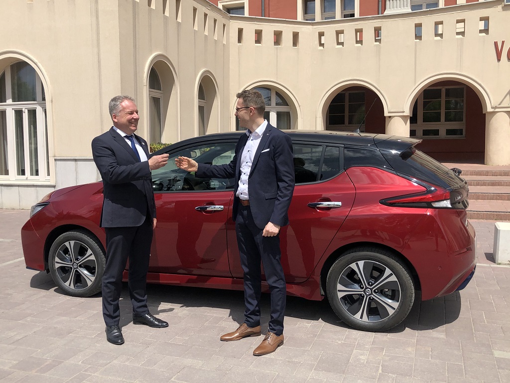 Nissan Leaf-fel jótékonykodnak