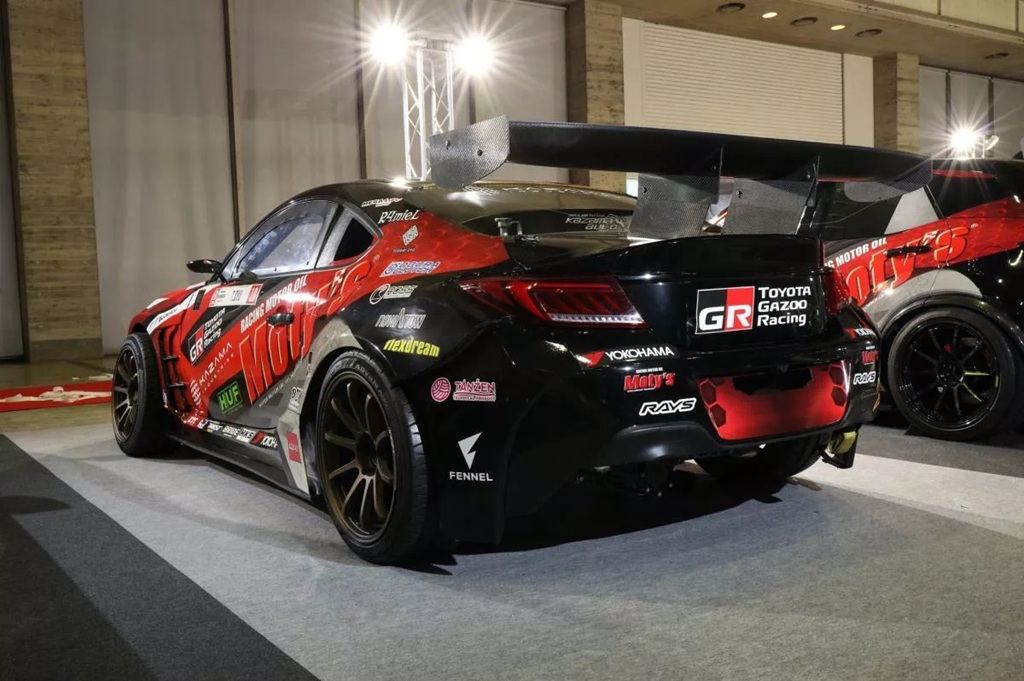 Driftovací vůz Lexus LBX